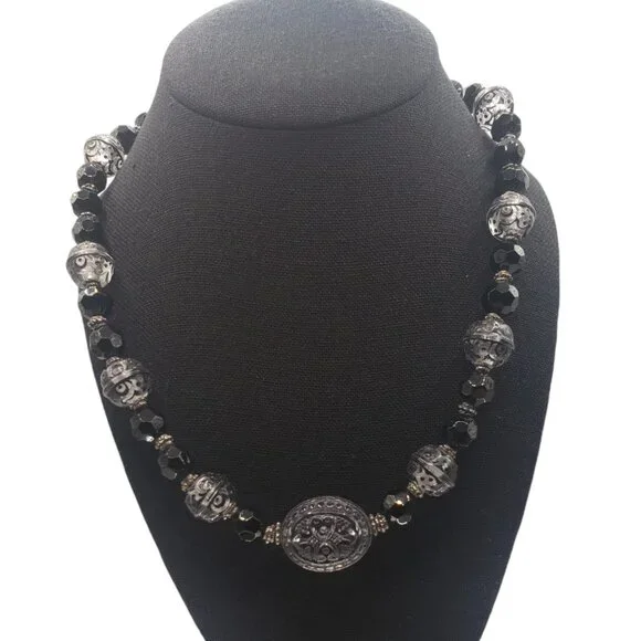 Vintage Black and Silver Fashion Necklace - Picture 2 of 10